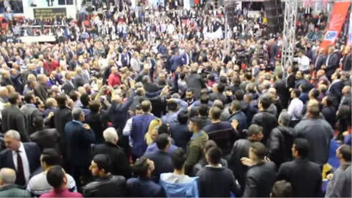 CHP'de Yumruklu Kongre