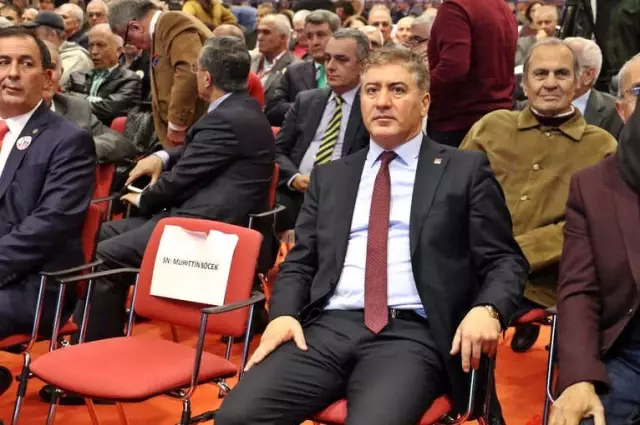CHP İl Kongresinde Baykal'ın Sandalyesi Boş Bırakıldı