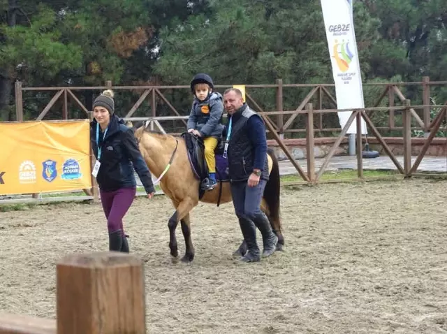 Gebzeli Çocuklar Binicilik Heyecanı Yaşadı