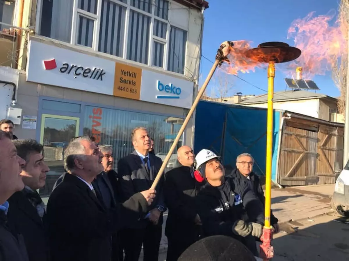 Horasan'da Doğalgaz Meşalesi Yakıldı