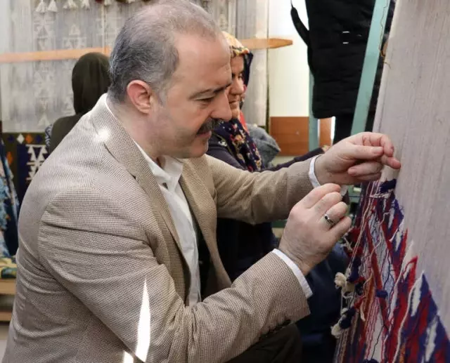 Tarihi Van Kilimleri Tuşba Belediyesiyle Hayat Bulacak Tarihi Van Kilimleri Tuşba Belediyesiyle Hayat Bulacak