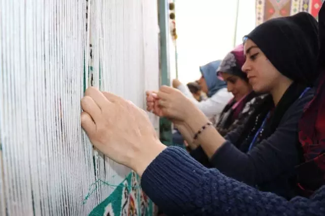 Tarihi Van Kilimleri Tuşba Belediyesiyle Hayat Bulacak Tarihi Van Kilimleri Tuşba Belediyesiyle Hayat Bulacak