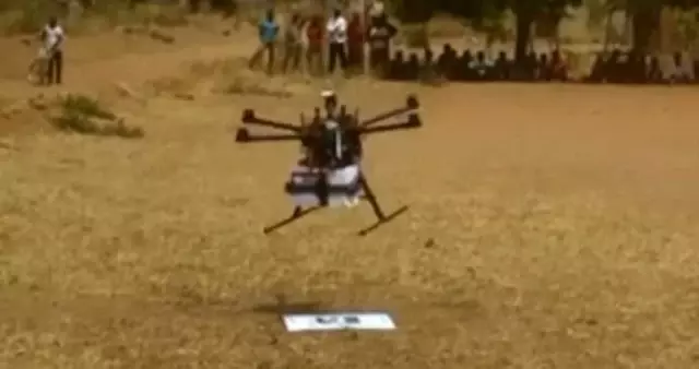 Uzaktaki Köylere İlaç Ulaştıran Drone, Afrika'da Uçuşa Başladı Uzaktaki Köylere İlaç Ulaştıran Drone, Afrika'da Uçuşa Başladı
