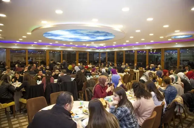 Ahlat Belediyesinden Aday Öğretmenlere Yemek
