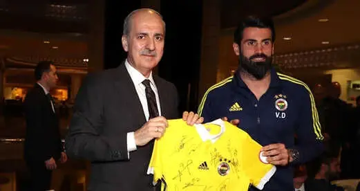 Bakan Kurtulmuş'tan Antalya'da Kamp Yapan Fenerbahçe'ye Sürpriz Ziyaret