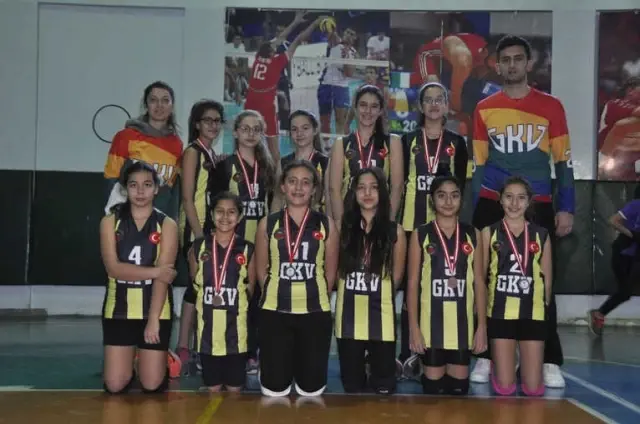 Gkv'li Voleybolcular Dereceyle Döndü Gkv'li Voleybolcular Dereceyle Döndü