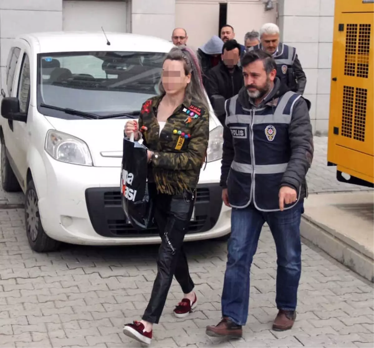 Samsun Da 18 Yasindaki Genci Sokakta Hastanelik Eden Travesti Yakalandi Samsun Haberleri