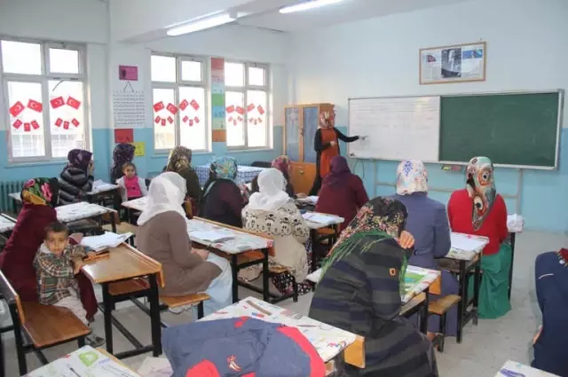 Kulp'ta Okuma Yazma Kurslarına Yoğun İlgi