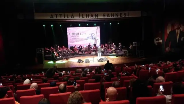 Ünlü İsimler Kıvırcık Ali İçin Beşiktaş'ta Sahne Aldı Ünlü İsimler Kıvırcık Ali İçin Beşiktaş'ta Sahne Aldı
