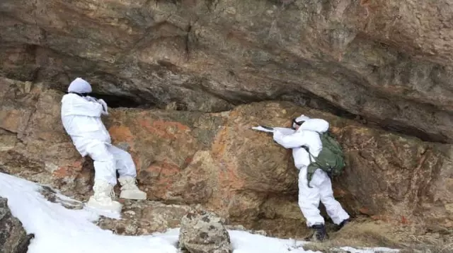 Van'da Teröristlerin Kullandığı Barınaklar Kullanılamaz Hale Getirildi