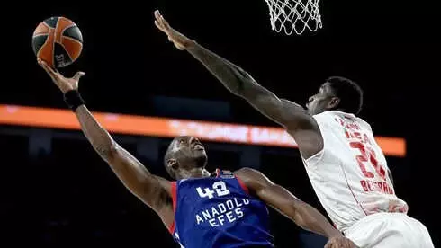 Anadolu Efes'ten Evinde Üst Üste İkinci Galibiyet