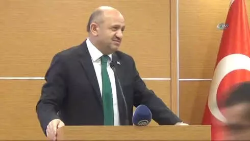 Başbakan Yardımcısı Fikri Işık, 'Türkiye Geleceğe Güvenle Bakıyor' Başbakan Yardımcısı Fikri Işık, 'Türkiye Geleceğe Güvenle Bakıyor'