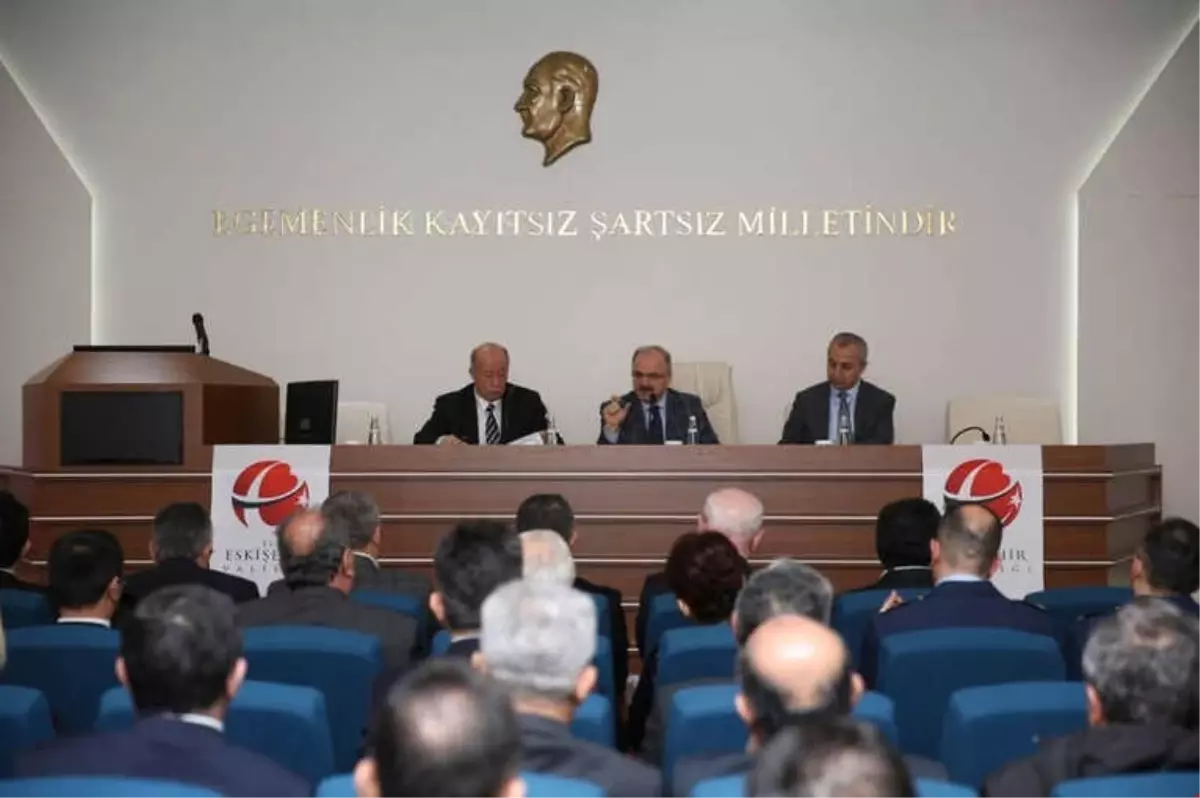 Eskişehir'de Sürekli İşçi Kadrolarına Geçiş İşlemleri Hakkında Bilgilendirme Toplantısı Yapıldı