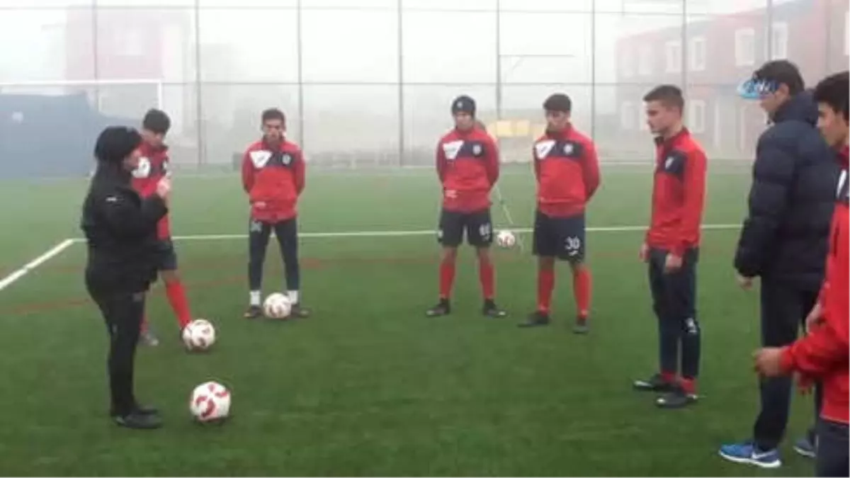 Futbolculara 'Ölü Yaprak' Dersi