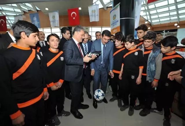 Malatya'da 86 Amatör Spor Kulübüne 300 Bin Liralık Malzeme Yardımı