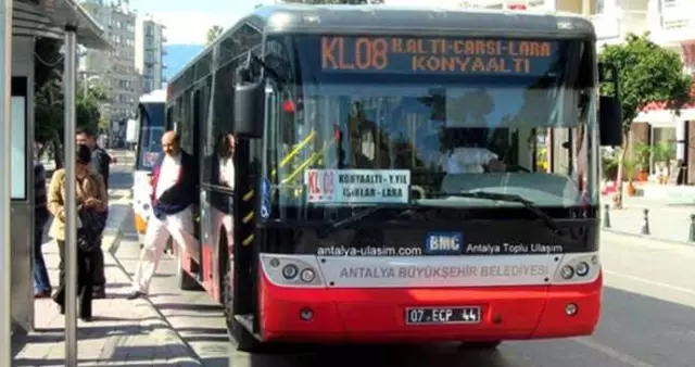 Ölen Şoförün Ehliyetine Fotoğrafını Yapıştırıp Otobüs Kullandı, Polis Çevirmesinde Yakalandı