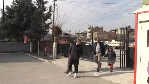 Suriyeli Boyacı Çocuk Okullu Oldu Suriyeli Boyacı Çocuk Okullu Oldu
