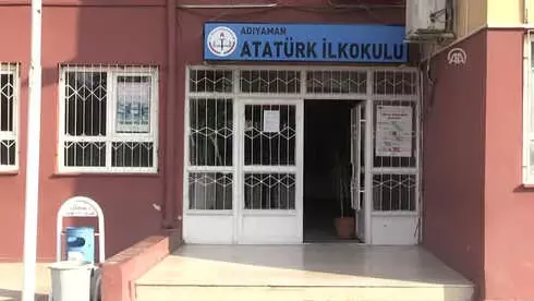 Suriyeli Boyacı Çocuk Okullu Oldu Suriyeli Boyacı Çocuk Okullu Oldu