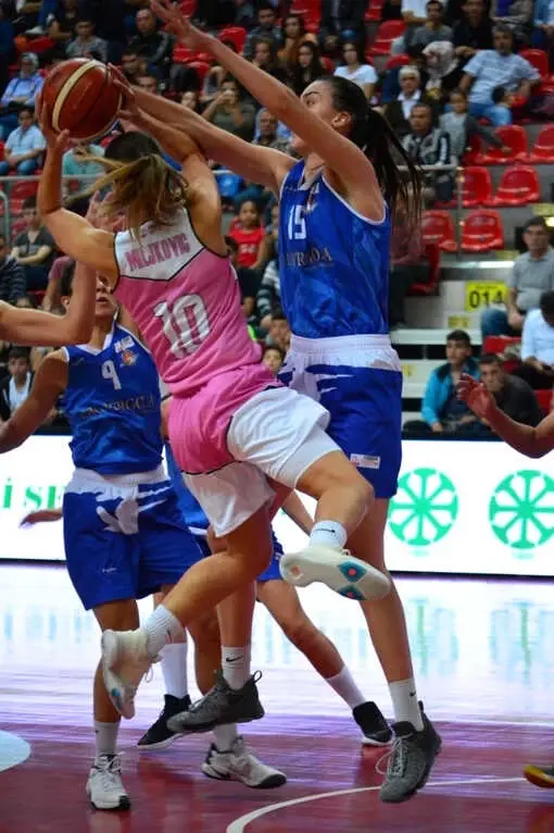 Agü Spor, İzmir'den Galibiyetle Dönüyor