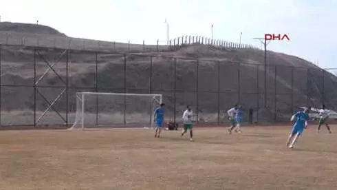 Erzincan'da Amatör Maçta Olay Erzincan'da Amatör Maçta Olay