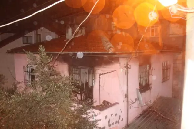 Evde Mahsur 83 Yaşındaki Adam Yanarak Can Verdi