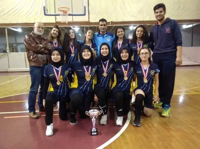 Gediz Fen Lisesi Voleybol'da İl Birincisi Oldu
