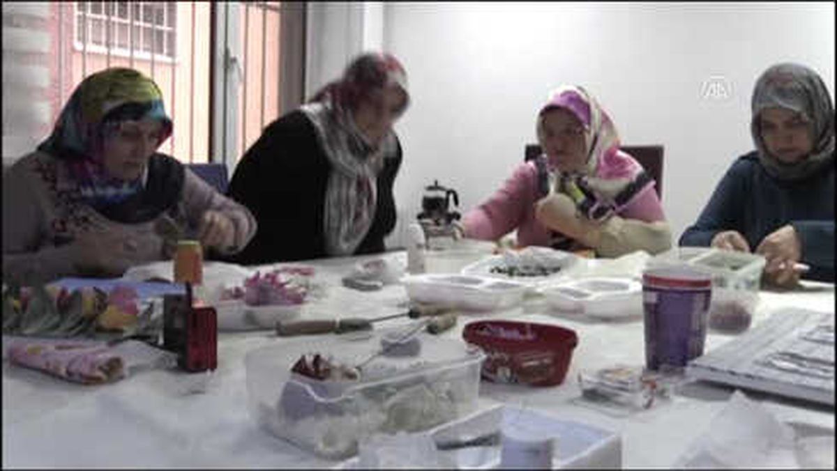 Kanserli Kadınlar İçin Hastanede El Sanatları Kursu