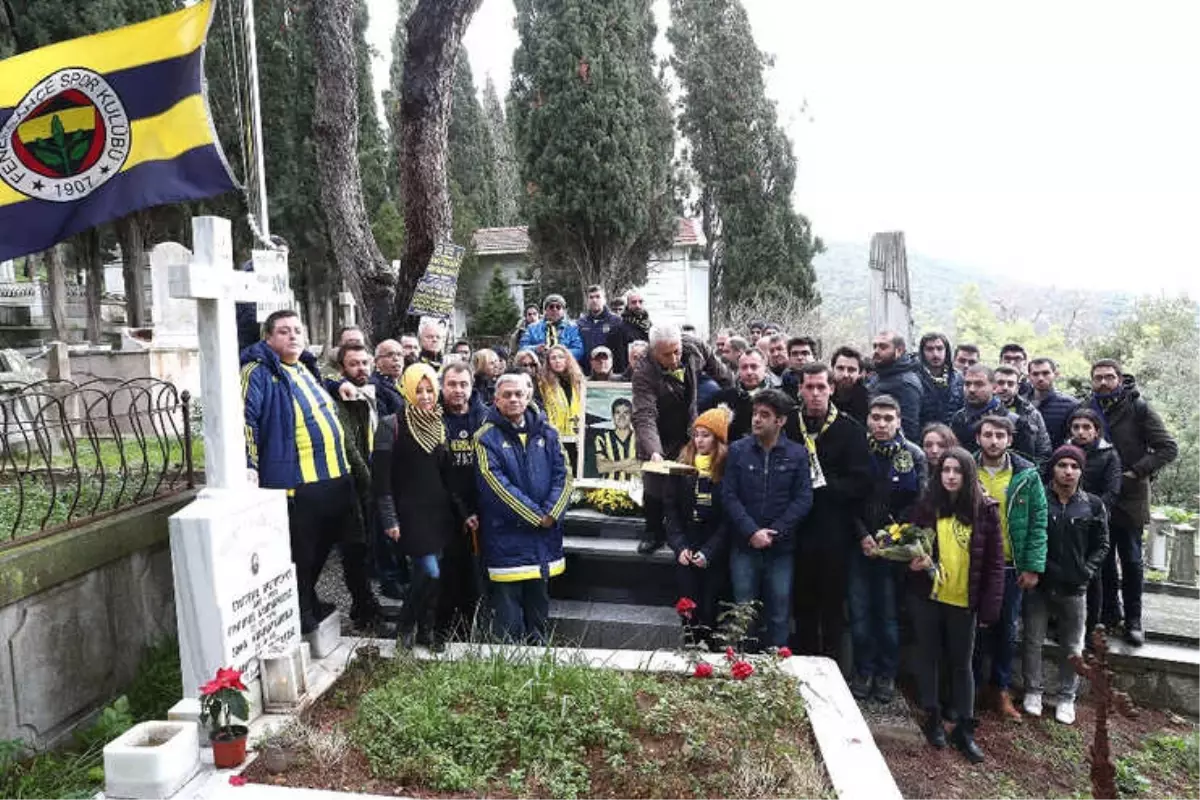Lefter Küçükandonyadis Mezarı Başında Anıldı
