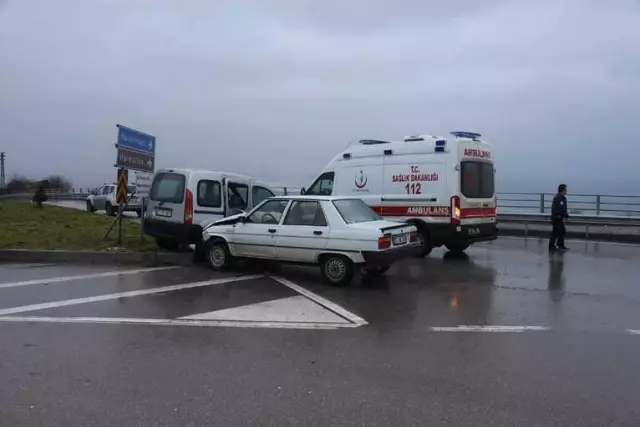 Sinop'ta Trafik Kazası: 2 Yaralı