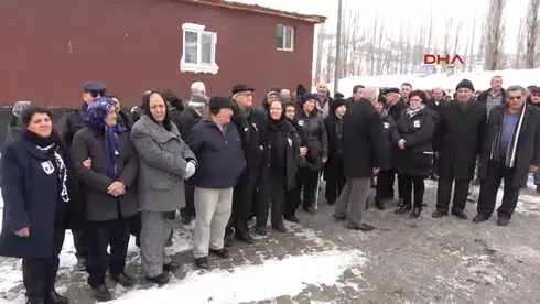 Sivas-Aşık Veysel'in Oğlu Ahmet Şatıroğlu Son Yolculuğuna Uğurlandı Sivas-Aşık Veysel'in Oğlu Ahmet Şatıroğlu Son Yolculuğuna Uğurlandı