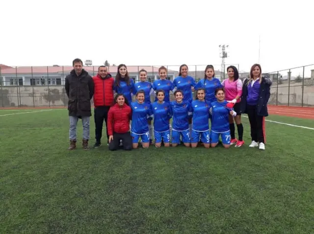 1955 Batmanspor Kadın Futbol Takımı Play Off'u Garantiledi