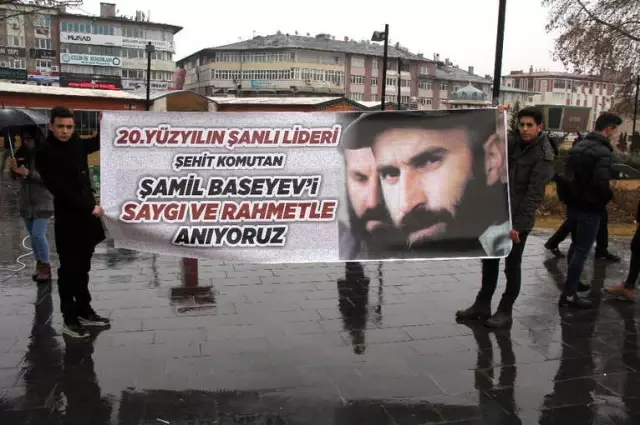 Basayev'i Yağmur Altında Anıldı