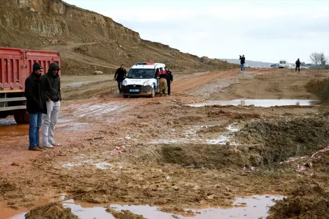 İzmir'de Su Dolu Çukura Düşen İki Çocuk Öldü