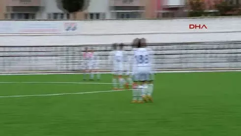 Kadın Futbolcular Kavga Etti, Maç Tatil Edildi Kadın Futbolcular Kavga Etti, Maç Tatil Edildi