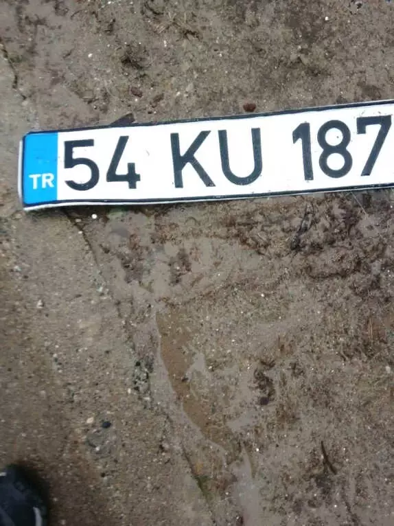 Köpeğe Çarpan Sürücü Plakasını Olay Yerinde Düşürüp, Kaçtı
