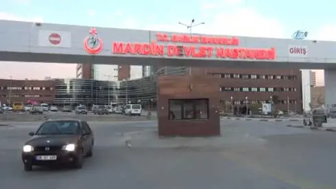 Mardin'de Tarla Sahipleri ile Tarım İşçileri Arasında Kavga: 15 Yaralı Mardin'de Tarla Sahipleri ile Tarım İşçileri Arasında Kavga: 15 Yaralı