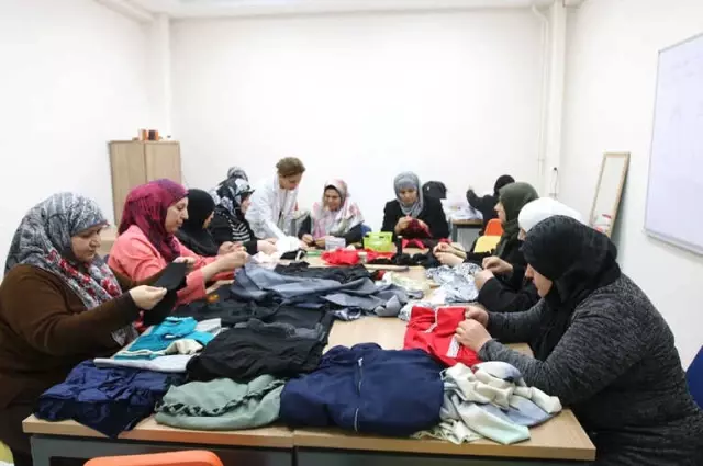 Sığınmacı Kadınlar Geçici Eğitim Merkezi'nde Meslek Sahibi Oluyor