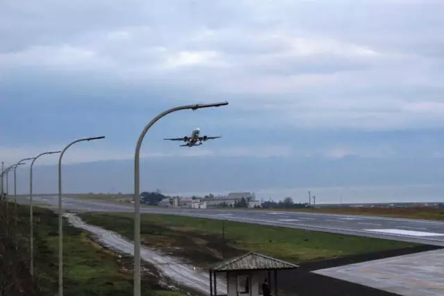Trabzon Havalimanı Yeniden Uçuş Trafiğine Açıldı