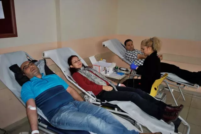 Zonguldak'ta Öğretmenler ve Veliler Kan Bağışı Yaptı