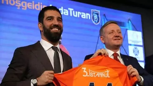Arda Turan Resmen Medipol Başakşehir'de