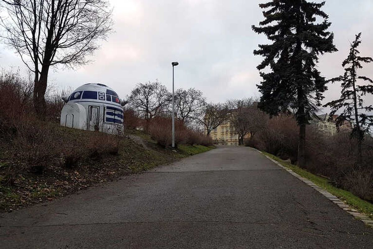Star Wars Karakteri R2-D2 Prag Folimanka Parkı'nda Hayat Buldu!