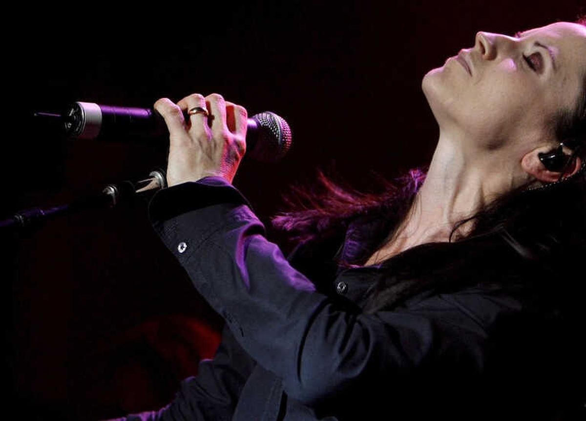 The Cranberries'in Solisti Dolores O'riordan Hayatını Kaybetti