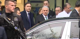 Başbakan Yıldırım, Balıkesir Milletvekili Mahmut Poyrazlı'nın Eşini Hastanede Ziyaret Etti