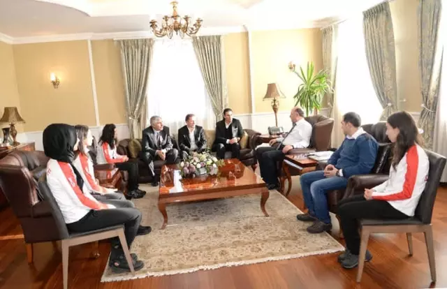 Curling'de Büyük Başarı Curling'de Büyük Başarı