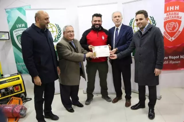 Eğitimlerini Tamamlayan İhh Arama Kurtarma Ekibine Sertifika Eğitimlerini Tamamlayan İhh Arama Kurtarma Ekibine Sertifika
