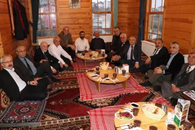 Sarıcaoğlu: 'Asırlar da Geçse Hizmetler Unutulmaz' Sarıcaoğlu: 'Asırlar da Geçse Hizmetler Unutulmaz'