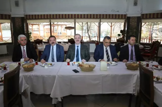 Tuşba Belediyesi, Dereceye Giren Öğrencileri Umreye Uğurladı Tuşba Belediyesi, Dereceye Giren Öğrencileri Umreye Uğurladı