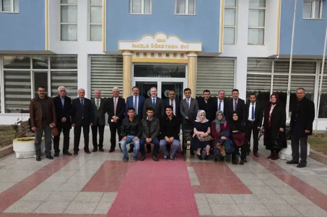 Tuşba Belediyesi, Dereceye Giren Öğrencileri Umreye Uğurladı Tuşba Belediyesi, Dereceye Giren Öğrencileri Umreye Uğurladı