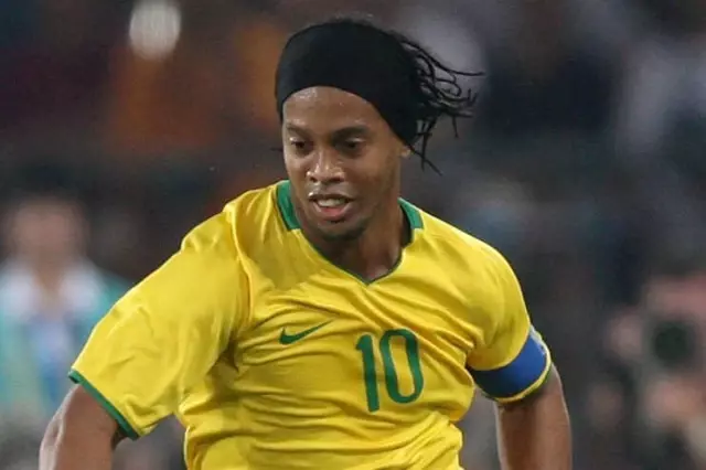 Ronaldinho Futbolu Bıraktı Ronaldinho Futbolu Bıraktı
