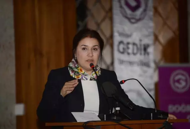 Saadet Öğretmen'in Ödül Sevinci Saadet Öğretmen'in Ödül Sevinci